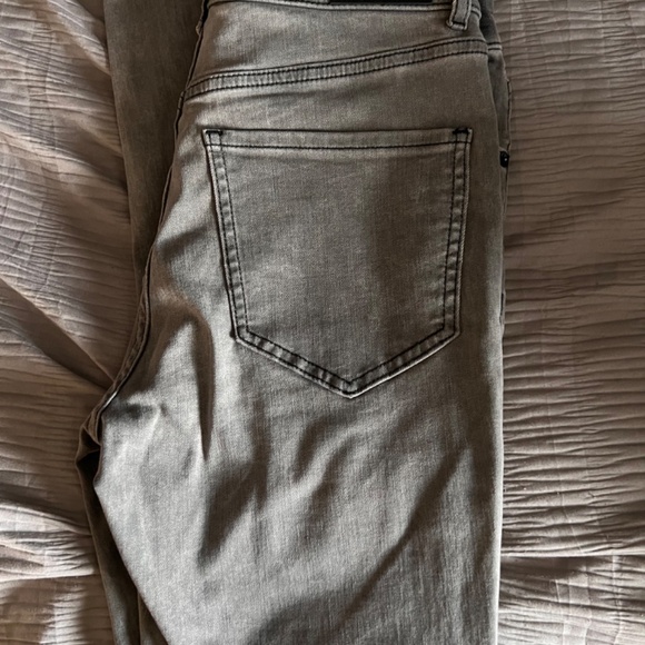 Express Stretchy Gray Jeans - Picture 3 of 4